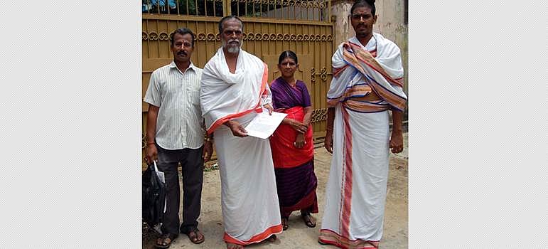 நடராஜர் கோயில் மூன்றாவது பிரகாரத்தில் உள்ள கருங்கல் தரையை அகற்ற ஆட்சியரிடம் தீட்சிதர் கோரிக்கை